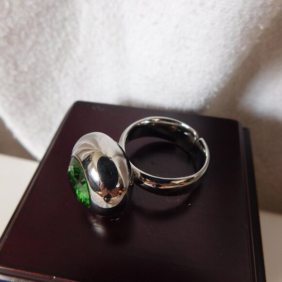 Ladies "Choice" Emerald Green Colored Cocktail Ring - Picture 2 of 7